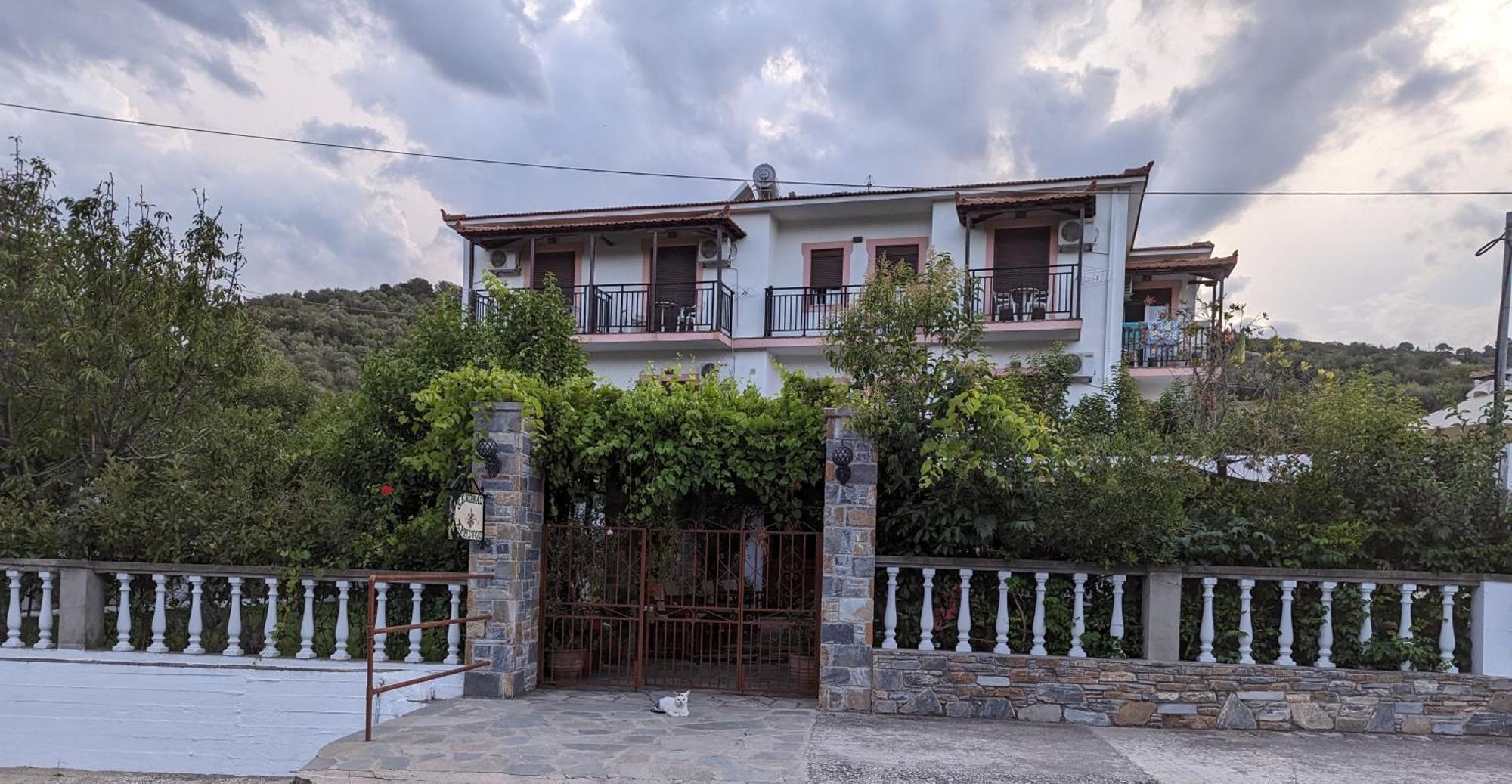 Guesthouse Christos Скопелос Екстериор снимка